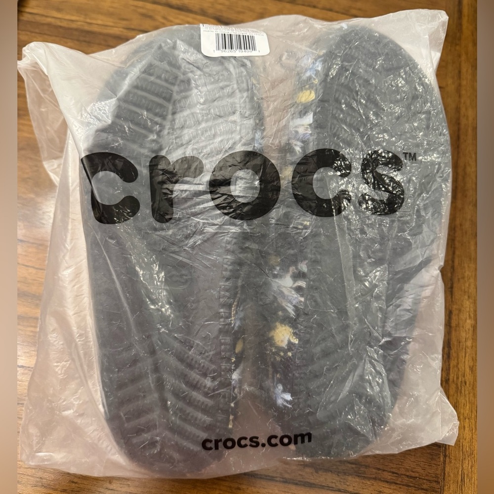 Vera Bradley x Harry Potter Crocs - Picture 8 of 9